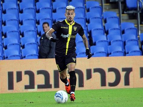 בוזגלו הגיע חם למשחק הזה. עוד בעיטה טובה שלו הפעם לא מצאה את המסגרת. ייתכן שהשער הרביעי גם כן בדרך. (אודי ציטיאט)