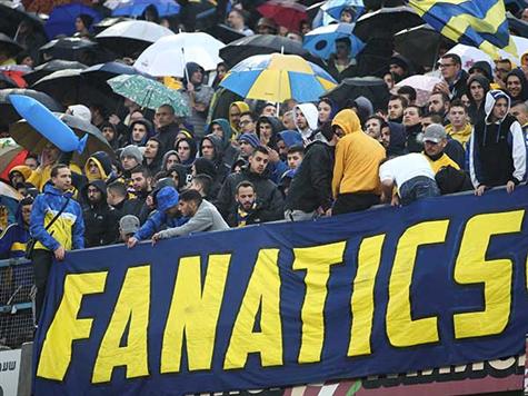 5,000 אוהדים הגיעו היום לצפות במשחק. (אלן שיבר)