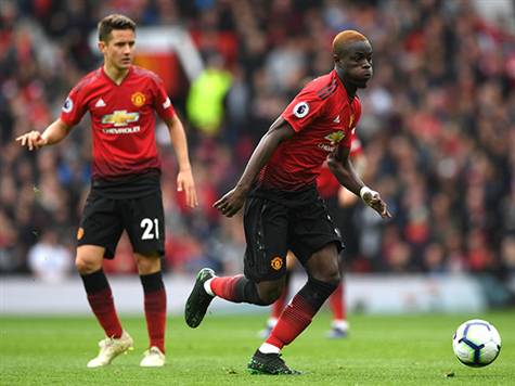 כדור חופשי שהוגבה משמאל הגיע לבאיי, שבעט שטוח לידיו של קפה. (Getty)