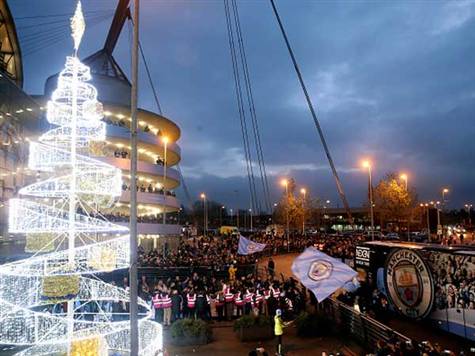 אווירה מצוינת במנצ`סטר, נקווה שגם המשחק יהיה כזה. (getty)