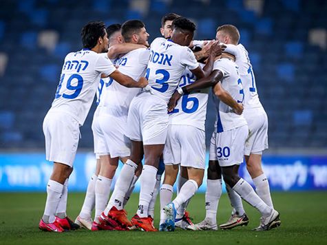 <STRONG>סיום המחצית הראשונה בסמי עופר. קריית שמונה ביתרון מוצדק של 0:1, שבקלות היה יכול להיות גם יותר. הפועל חיפה תתעורר אחרי ההפסקה? (מאור אלקסלסי)</STRONG>