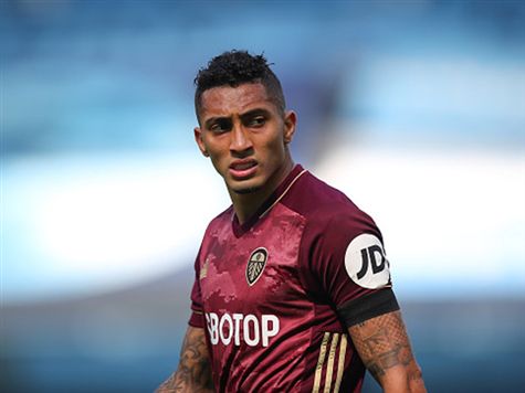 בצד השני מרסלו ביילסה ינסה להתסדר בלי הקפטן שלו, ליאם קופר שהורחק מול המוליכה. השחקן הטוב שלו העונה בלי צל של ספק, ראפיניה, בספק בגלל פציעה ברגל וגם רודריגו עלול להיעדר. (GETTY)