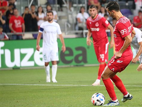 <P><STRONG>סיום המשחק! 2:2 מהנה בין הפועל תל אביב והפועל כפר סבא! עמנואל בואטנג כבש ראשון, דן איינבינדר הכפיל בפנדל, עומר פדידה החזיר בצמד משל עצמו וקבע חלוקת נקודות צודקת</STRONG></P>
<P><STRONG>צפו בתקציר:</STRONG></P>