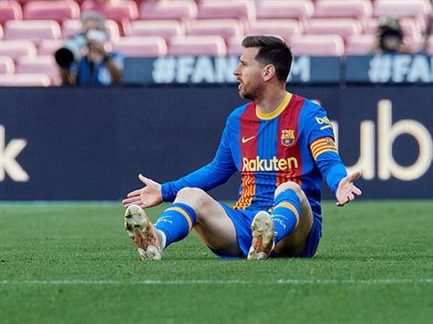 לפחות על פי הפתיחה, ההוראה של צ`ולו היא להוריד את מסי לקרקע בכל פעם שהוא מקבל את הכדור. (getty Images)