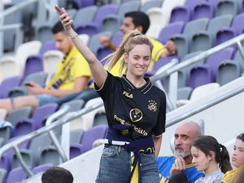 האוהדים והאוהדות כבר בבלומפילד (דני מרון)