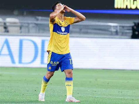 <STRONG>מחצית בבלומפילד: מכבי ת``א ביתרון מבטיח, אבל החדשות מסמי עופר לא חיוביות עבור האוהדים בצהוב (דני מרון)</STRONG>