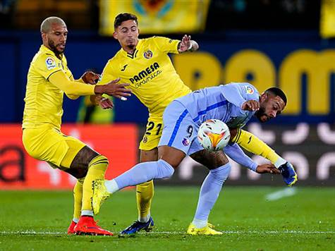 ויאריאל מחזיקה הרבה יותר בכדור ושולטת בקישור אחרי פתיחה בשליטת ברצלונה. המאמצים האלו יכולים להוביל לגול עוד במחצית הראשונה (Getty)