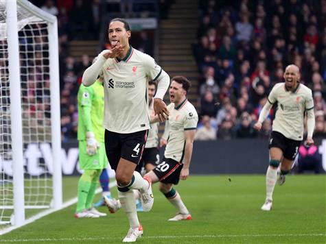 זה היה שער הליגה ה-12 של ואן דייק מאז ערך בכורה בליברפול, יותר מכל שחקן הגנה אחר בפרק הזמן הזה. (Getty)