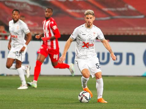 חשוב לציין שפרט למצב המסוכן של ינקוביץ`, האדומים לא עושים יותר מידי כדי לסכן את שערו של עמוס עד כה. האם לדעתכם סכנין תכבוש ראשונה? (אלן שיבר)