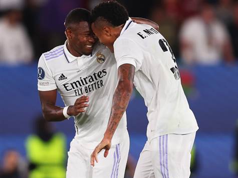 אותו כדור קרן הניב בסופו של דבר את שער היתרון. דוד אלאבה עמד במקום הנכון בזמן הנכון, קיבל כדור מנגיחה של קאסמירו שמשך שלושה שחקנים ומול שער ריק כבש את ה-0:1 (Getty)