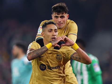 ברצלונה בדרך לניצחון. כובש השער הראשון פינה את מקומו על המגרש