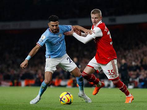 בתוך דקה אחת! אחרי המצב של סיטי, טעות קשה של זינצ`נקו השאירה את הולאנד לבד מול רמסדייל, אבל השוער ניצח את הקרב הזה (GETTY)