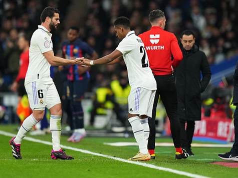 חילוף התקפי מאוד של אנצ`לוטי. קמאבינגה עובר לשחק מגן שמאלי