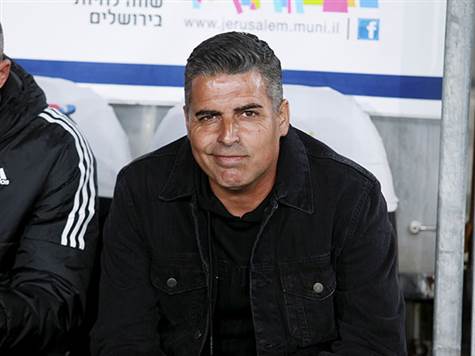 חיים סילבס יכול לתת להפועל ת``א עונה של ``סוויפ`` מול בית``ר - בינתיים הוא אופטימי (צילום: קובי אליהו)