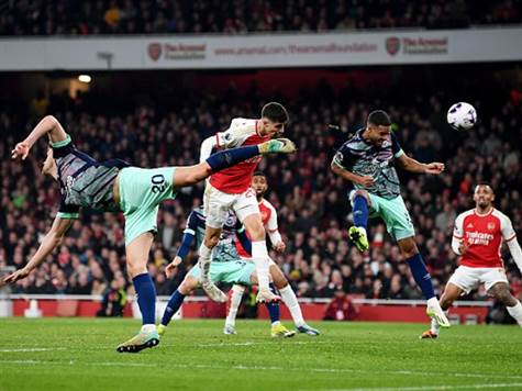 האברץ נוגח לרשת (Getty)