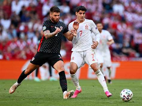 זה יהיה יורו שלישי ברציפות שבו ספרד וקרואטיה נפגשות, כאשר ב-2016 הקרואטים ניצחו 1:2 את לה רוחה, בעוד ב-2020 הנבחרת של לואיס אנריקה ניצחה 3:5 אחרי הארכה. אגב, בכל אחד מהמשחקים האלה כבש הקפטן הנוכחי של הנבחרת, אלברו מוראטה (GETTY)<br />