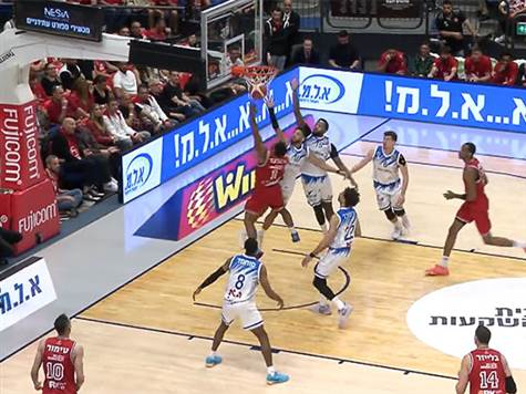 <strong>רגלנד עלה לשחק, וסיים חדירה עם סל אופייני >></strong>