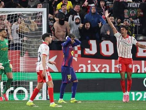 לאמין ימאל תופס את הראש אחרי ההחמצה (Getty)