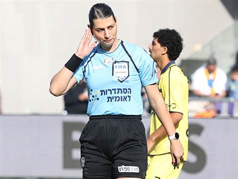 אחרי בדיקת VAR ארוכה: פנדל לזכות אשדוד וצהוב לסיסוקו על העבירה! הקשר תפס את ישילירמק ברחבה וברמן החליטה על פנדל (אלן שיבר)