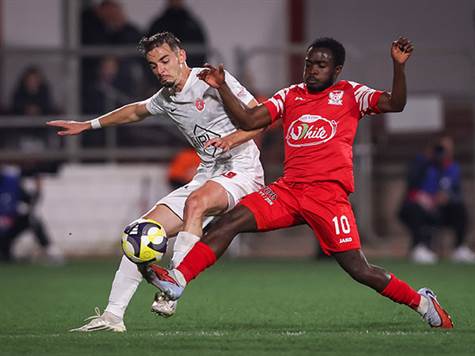 הזדמנות קורצת לסכנין כעת, כשקודג'ו קיבל את הכדור ברחבה, אך שלח אותו לידיו של צור. החלטה לא נכונה שלו (מאור אלקסלסי)