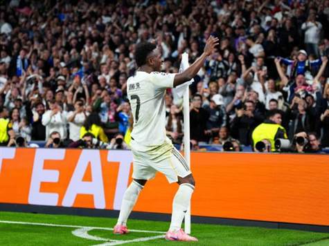 ואלוורדה שולח כדור ארוך נפלא לברזילאי, שלא מתבלבל ומגלגל את הכדור לרשת של טרובין! ריאל בדרך לשמינית הגמר!&nbsp;<strong>צפו בשער</strong>