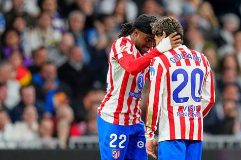 לוקמן מודה לג'וליאנו סימאונה שבישל לו בצורה מבריקה עם העקב (Getty)