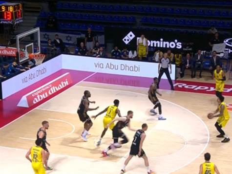 <strong>סנטוס נותר פנוי, והעניש >></strong>