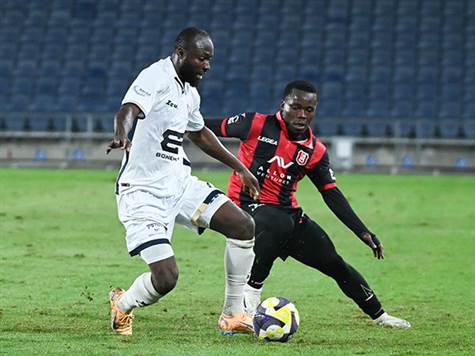 המשחק הזה הוא למעשה הראשון בליגת העל שמתקיים מזה יותר מחודש, מאז שפרצה המלחמה של ישראל וארצות הברית נגד איראן.&nbsp;ריינה מגיעה ברצף של חמישה הפסדים, בעוד הפועל ירושלים ברצף של ארבעה משחקים ללא ניצחון. שני המפגשים האחרונים בין הצדדים הסתיימו ב-1:2 לטובת ריינה, שלא הפסידה לאדומים מאז מרץ 2024.<strong> איך יסתיים המשחק הערב? טקבקו דעתכם! (ברני ארדוב)</strong>