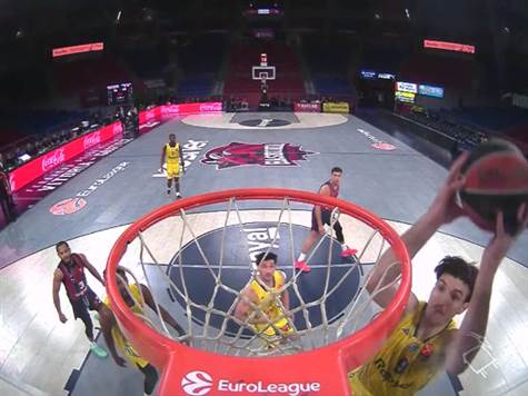 <STRONG><U>צפו בדאנק הנהדר של רומן סורקין</U></STRONG>