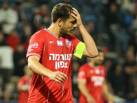 גם הפועל חיפה תעלה לחוצה הערב לירושלים - היא כבר משחק רביעי ללא ניצחון, חמש נקודות בלבד מעל הקו האדום. חיים סילבס והשחקנים שלו זקוקים נואשות לנקודות - ולניצחון שייתן להם הרבה אוויר בריאות (צילום: קובי אליהו)