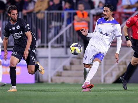 הקצב ירד בדקות האחרונות, כששתי הקבוצות מתקשות לייצר מצבים. האם נקבל כאן עוד שער הערב? כחצי שעה נותרה! (מאור אלקסלסי)