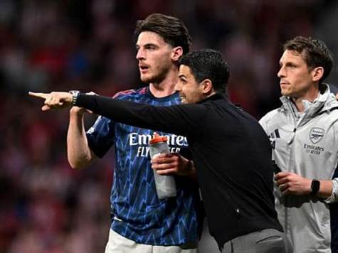 ארסנל עדיין לא דייקה בעיטה אחת למסגרת השער, מה ארטטה צריך לעשות כדי להעיר את חניכיו? (GETTY)