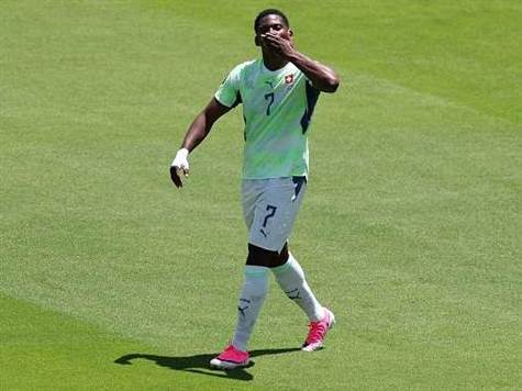 <strong>אמבולו מדייק מהנקודה, 0:1 לשוויץ במשחק! (GETTY)</strong>