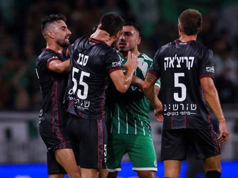 גם בשער השני, החגיגות של שחקני הפועל חיפה עצבנו את אנשי מכבי חיפה ועימות התפתח על הדשא, כשחפצים אף הושלכו מכיוון היציע הירוק ופגעו בז'ופאריץ' (מאור אלקסלסי)