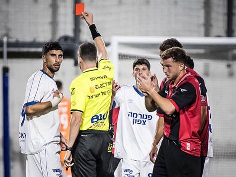 כניסה עם רגל גבוהה על לי און מזרחי משאירה את המלאבסים ב-10 שחקנים