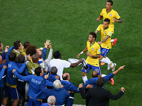 בגיל 22, הילד הזה עולה למאזן של 33 שערים ב-50 הופעות. ניימאר פשוט צוחק ללחץ בפרצוף