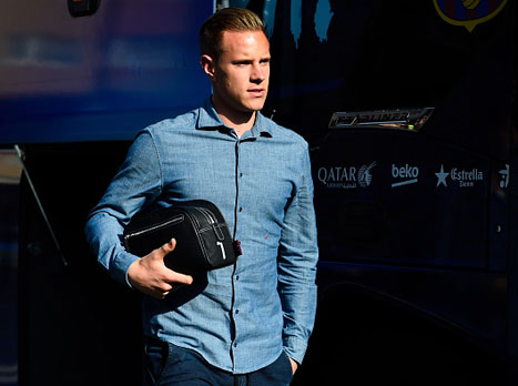 השוער המחליף של בארסה, טר שטגן, נראה דרוך