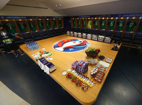 השינוי המרכזי בהרכב צפון אירלנד הוא הוצאתו של קייל לאפרטי, החלוץ המוביל, מההרכב. הירוקים מגיעים אחרי ה-0:2 על אוקראינה, כשגם תיקו עשוי להספיק להם עבור הכרטיס לשלב הבא