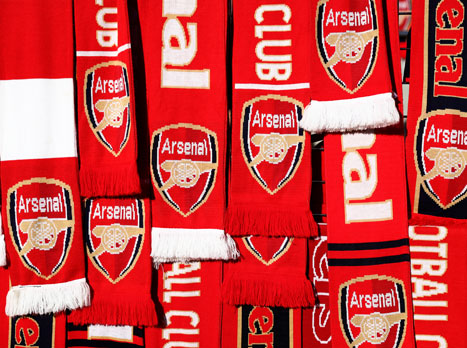 אוליביה ז`ירו הלוהט שוב יפתח על הספסל של ארסנל, שם ישב לצידו ארון ראמזי, ששב במחזור הקודם מפציעה ארוכה אותה ספג במחזור הפתיחה. אלכס איוובי הצעיר ממשיך לקבל את הקרדיט מארסן ונגר ויפתח בהתקפה לצידם של אלכסיס סאנצ`ס ותיאו וולקוט