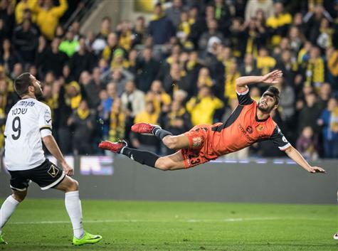 קנדיל בזינוק אקרובטי (צילום: ספי מגריזו)