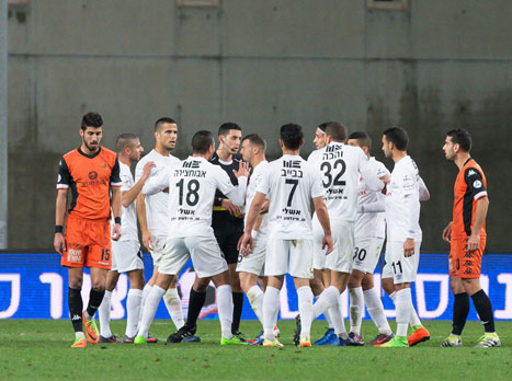 <STRONG>שחקני רעננה קצת הגזימו בתגובה שלהם (עודד קרני)</STRONG>