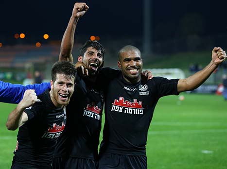 שריקת הסיום באשקלון. מכבי פ``ת ניצחה 0:1 באופן הדרמטי ביותר שניתן לדמיין.