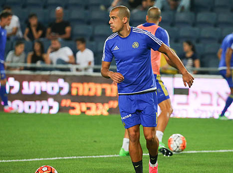 טל בן חיים בחימום. מכבי ת``א חייבת לנצח (צילום: דני מרון)