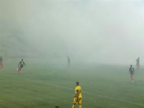 רימון העשן באשדוד. אוהדי נתניה הגיעו חמים