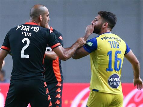 התמונה הזו מייצגת בצורה הטובה ביותר&nbsp;את מה שקרה במחצית הראשונה. הרבה עצבים, מעט כדורגל (דני מרון)
