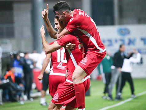 הפועל ת``א חזרה למשחק כשהירש מסר מצד שמאל ואקסברד בעט לרשת מתוך הרחבה (דני מרון).