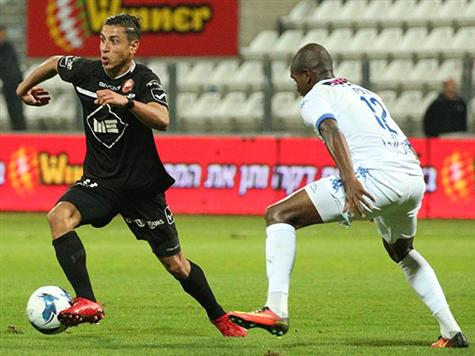 היתרון המספרי העביר את המומנטום לחלוטין לרעננה, שמפתיחת המחצית מנסה להשיג את השני