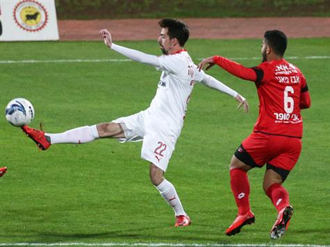 מקבל הזדמנות נדירה בהרכב. קואנקה (דני מרון)