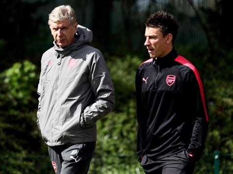 ארסן ונגר, שכבר הודיע שיעזוב בתום העונה אחרי 22 שנים בארסנל, מקווה להשאיר אותה עם טעם מתוק של מקום בצ`מפיונס לעונה הבאה. בשביל זה, הוא יצטרך לעבור את הקולצ`ונרוס במפגש הכפול ואת מארסיי או זלצבורג בגמר הגדול