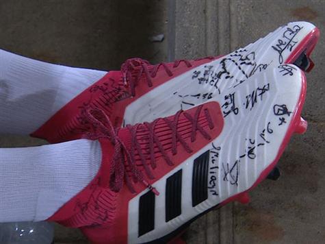 אגב ברדה, על הנעליים שלו הערב חתמו כל שחקני הפועל ב``ש ואיתן הוא יעלה לכר הדשא לדקות אחרונות באדום. מרגש!